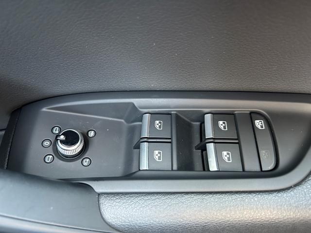 Q5 40TDIクワトロ スポーツ 黒革シート シートヒーター 衝突軽減B ACC ブラインドスポットモニター レーンキープアシスト 純正ナビ フルセグTV AppleCarPlay 360カメラ クリアランスソナー 電動リアゲート(19枚目)