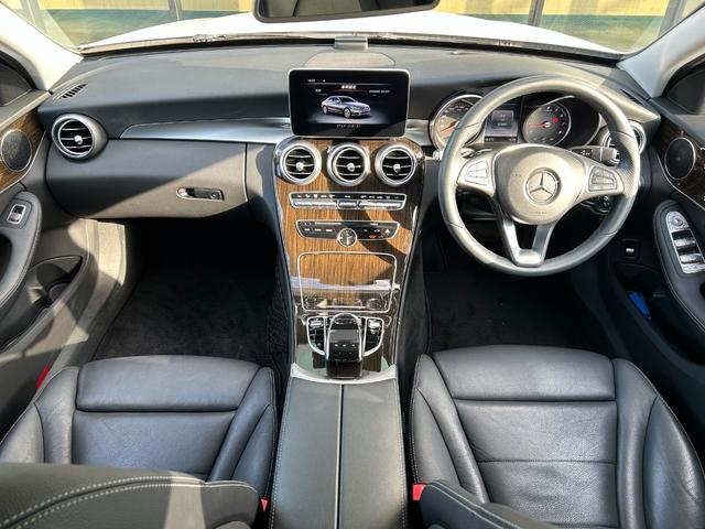 Cクラス C200 4マチックアバンギャルド 黒革シート シートヒーター 衝突軽減ブレーキ アダプティブクルーズコントロール ブラインドスポットモニター ステアリングアシスト 純正ナビ フルセグTV バックカメラ クリアランスソナー 電動トランク(4枚目)