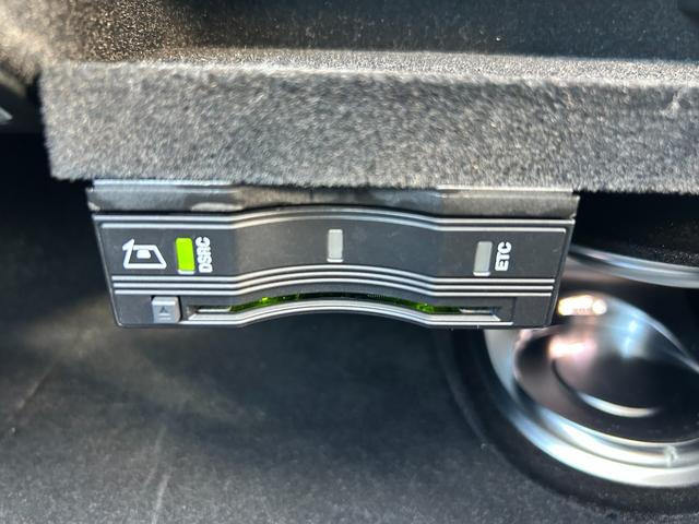 Cクラス C200 4マチックアバンギャルド 黒革シート シートヒーター 衝突軽減ブレーキ アダプティブクルーズコントロール ブラインドスポットモニター ステアリングアシスト 純正ナビ フルセグTV バックカメラ クリアランスソナー 電動トランク(30枚目)