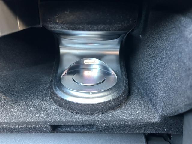 Cクラス C200 4マチックアバンギャルド 黒革シート シートヒーター 衝突軽減ブレーキ アダプティブクルーズコントロール ブラインドスポットモニター ステアリングアシスト 純正ナビ フルセグTV バックカメラ クリアランスソナー 電動トランク(31枚目)