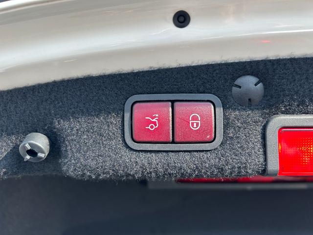 Cクラス C200 4マチックアバンギャルド 黒革シート シートヒーター 衝突軽減ブレーキ アダプティブクルーズコントロール ブラインドスポットモニター ステアリングアシスト 純正ナビ フルセグTV バックカメラ クリアランスソナー 電動トランク(45枚目)