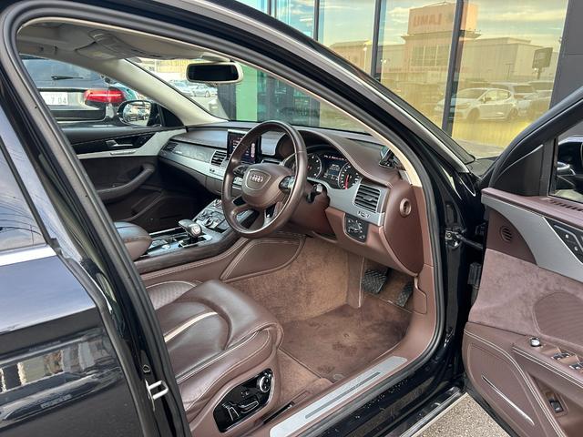 A8 4.0TFSIクワトロ サンルーフ 茶革シート シートベンチレーション マッサージシート リアエンターテイメント 純正ナビ フルセグTV 360カメラ クリアランスソナー オートトランク LEDライト 2列目リクライニング(6枚目)