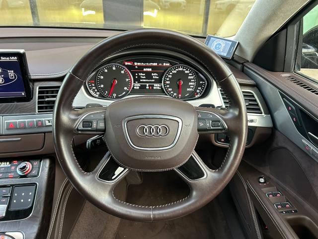 A8 4.0TFSIクワトロ サンルーフ 茶革シート シートベンチレーション マッサージシート リアエンターテイメント 純正ナビ フルセグTV 360カメラ クリアランスソナー オートトランク LEDライト 2列目リクライニング(10枚目)