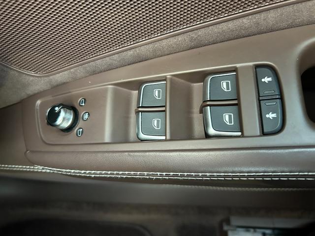 A8 4.0TFSIクワトロ サンルーフ 茶革シート シートベンチレーション マッサージシート リアエンターテイメント 純正ナビ フルセグTV 360カメラ クリアランスソナー オートトランク LEDライト 2列目リクライニング(18枚目)