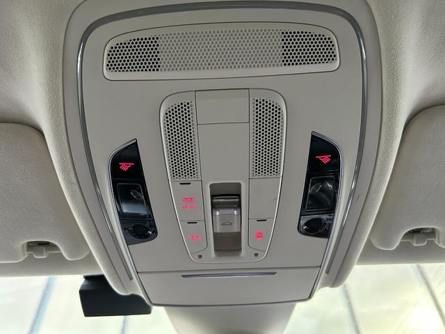 A8 4.0TFSIクワトロ サンルーフ 茶革シート シートベンチレーション マッサージシート リアエンターテイメント 純正ナビ フルセグTV 360カメラ クリアランスソナー オートトランク LEDライト 2列目リクライニング(20枚目)