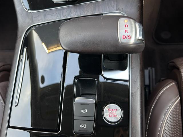 A8 4.0TFSIクワトロ サンルーフ 茶革シート シートベンチレーション マッサージシート リアエンターテイメント 純正ナビ フルセグTV 360カメラ クリアランスソナー オートトランク LEDライト 2列目リクライニング(29枚目)