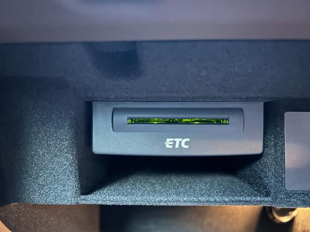 A8 4.0TFSIクワトロ サンルーフ 茶革シート シートベンチレーション マッサージシート リアエンターテイメント 純正ナビ フルセグTV 360カメラ クリアランスソナー オートトランク LEDライト 2列目リクライニング(32枚目)