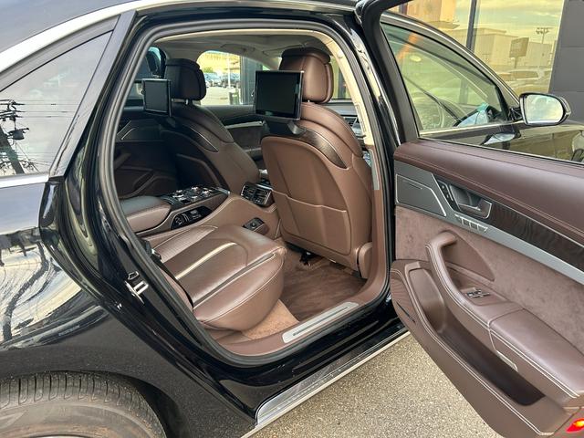 A8 4.0TFSIクワトロ サンルーフ 茶革シート シートベンチレーション マッサージシート リアエンターテイメント 純正ナビ フルセグTV 360カメラ クリアランスソナー オートトランク LEDライト 2列目リクライニング(33枚目)