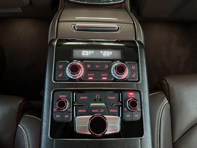 A8 4.0TFSIクワトロ サンルーフ 茶革シート シートベンチレーション マッサージシート リアエンターテイメント 純正ナビ フルセグTV 360カメラ クリアランスソナー オートトランク LEDライト 2列目リクライニング(39枚目)