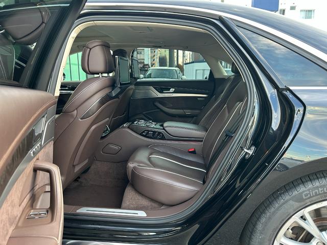 A8 4.0TFSIクワトロ サンルーフ 茶革シート シートベンチレーション マッサージシート リアエンターテイメント 純正ナビ フルセグTV 360カメラ クリアランスソナー オートトランク LEDライト 2列目リクライニング(48枚目)