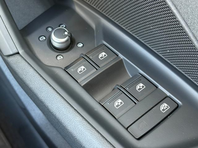 A3 スポーツバック 1stエディション 衝突軽減ブレーキ アダプティブクルーズコントロール 純正ナビTV AppleCarPlay バックカメラ クリアランスソナー LEDヘッドライト オートハイビーム アイドリングストップ シートヒーター(20枚目)