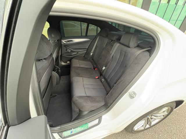 5シリーズ 523d xDrive Mスピリット 衝突軽減B アダプティブクルーズコントロール ブラインドスポット レーンキープ ナビ フルセグ AppleCarPlay 360カメラ クリアランスソナー オートトランク ヘッドアップディスプレイ(40枚目)