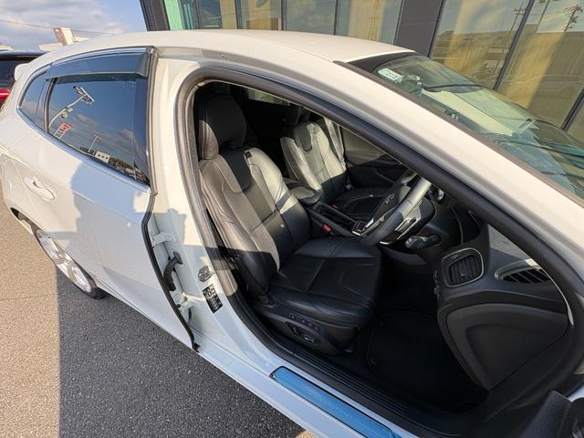 ３メーカーの乗り較べ試乗も可能となっております。ドライビングフィールを体感しご自身に合う愛車を見つけてください。