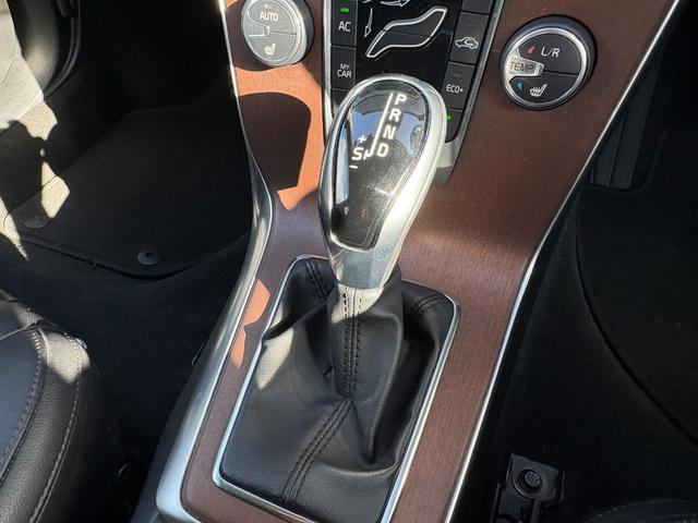 ＬＩＢＥＲＡＬＡではまず最初にコレクションボックスからお好みのコーヒーをお選びいただきます。お選びいただいたコーヒーにあわせて、担当のコーディネーターがプレミアムカーを提案いたします。