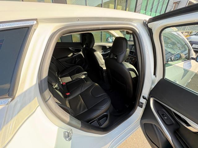 ＬＩＢＥＲＡＬＡでは複数のメーカーのお車をワンストップで乗り比べしていただける輸入車ブランド店舗です。お気軽にお立ち寄りいただき心ゆくまでその性能をご堪能してください。