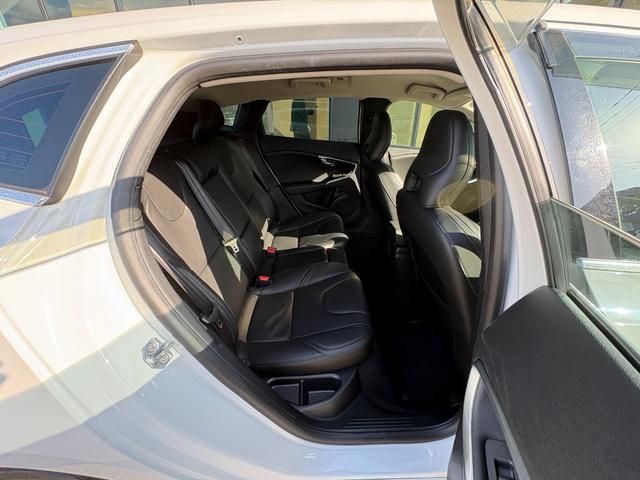 ＬＩＢＥＲＡＬＡでは輸入車知識を持ったコーディネーターが同乗し、ただ運転していただくだけではなく的確にそのお車に合わせたアドバイスをお伝えします。きっと新しい発見があると思います。