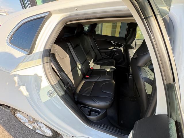 ご遠方の場合でも、下取り車両の金額を概算でお出しすることは可能でございます。車検証をお手元に、走行距離をご確認の上お問い合わせくださいませ。