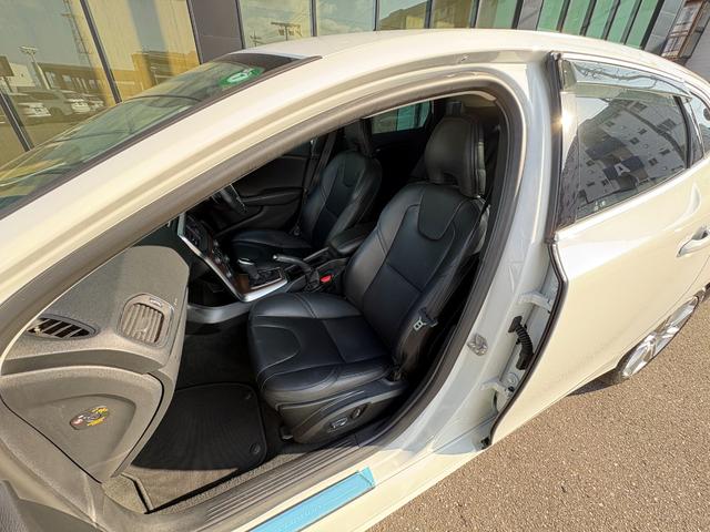 以前は、（株）ガリバーインターナショナルとして、黄色を基調として緑で書かれた看板を用い、店舗で買い取った車を、オークションに出品する中古車買い取り専門のビジネスをさせて頂いておりました。