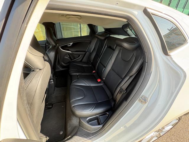 ４１店舗、地域に密着した在庫展示を行なっております。その店舗でしか展示されないお車もございますので、お客様にとってお気に入りの店舗が見つかるかもしれません