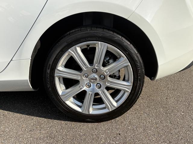 ＬＩＢＥＲＡＬＡではまず最初にコレクションボックスからお好みのコーヒーをお選びいただきます。お選びいただいたコーヒーにあわせて、担当のコーディネーターがプレミアムカーを提案いたします。