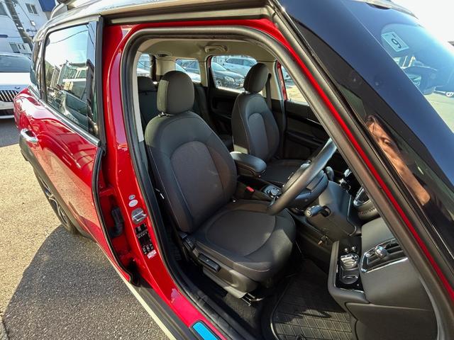 MINI クーパーD クロスオーバー オール4 衝突軽減ブレーキ アダプティブクルーズコントロール 純正ナビ バックカメラ クリアランスソナー オートマチックテールゲート フットトランクオープナー ETC 純正ルーフキャリアー シートヒーター(8枚目)