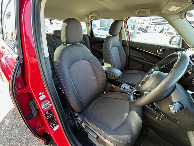 MINI クーパーD クロスオーバー オール4 衝突軽減ブレーキ アダプティブクルーズコントロール 純正ナビ バックカメラ クリアランスソナー オートマチックテールゲート フットトランクオープナー ETC 純正ルーフキャリアー シートヒーター(9枚目)