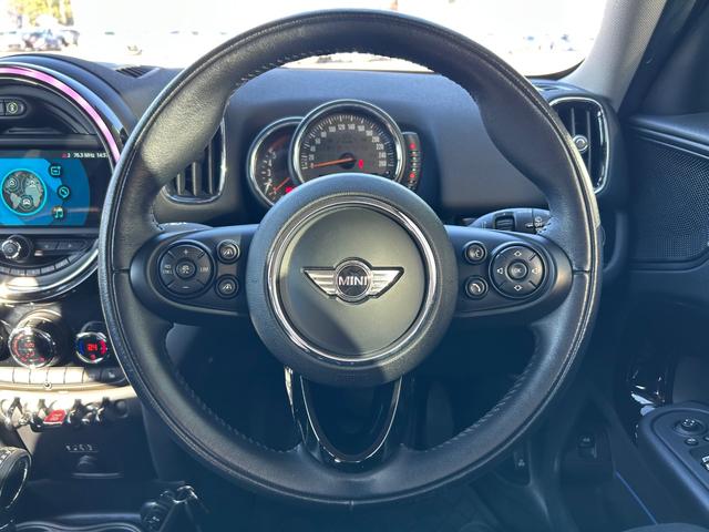 MINI クーパーD クロスオーバー オール4 衝突軽減ブレーキ アダプティブクルーズコントロール 純正ナビ バックカメラ クリアランスソナー オートマチックテールゲート フットトランクオープナー ETC 純正ルーフキャリアー シートヒーター(10枚目)