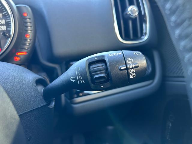 MINI クーパーD クロスオーバー オール4 衝突軽減ブレーキ アダプティブクルーズコントロール 純正ナビ バックカメラ クリアランスソナー オートマチックテールゲート フットトランクオープナー ETC 純正ルーフキャリアー シートヒーター(15枚目)