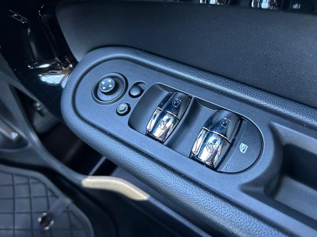 MINI クーパーD クロスオーバー オール4 衝突軽減ブレーキ アダプティブクルーズコントロール 純正ナビ バックカメラ クリアランスソナー オートマチックテールゲート フットトランクオープナー ETC 純正ルーフキャリアー シートヒーター(18枚目)