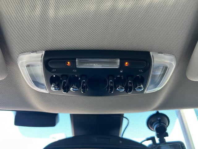 MINI クーパーD クロスオーバー オール4 衝突軽減ブレーキ アダプティブクルーズコントロール 純正ナビ バックカメラ クリアランスソナー オートマチックテールゲート フットトランクオープナー ETC 純正ルーフキャリアー シートヒーター(20枚目)