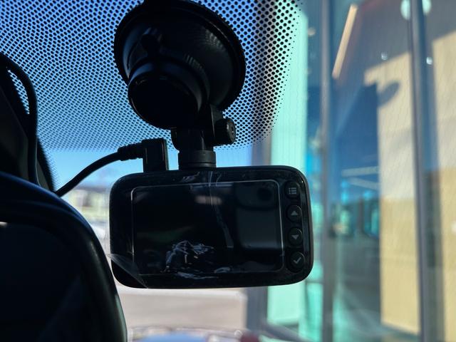 MINI クーパーD クロスオーバー オール4 衝突軽減ブレーキ アダプティブクルーズコントロール 純正ナビ バックカメラ クリアランスソナー オートマチックテールゲート フットトランクオープナー ETC 純正ルーフキャリアー シートヒーター(21枚目)