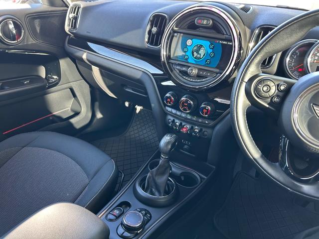 MINI クーパーD クロスオーバー オール4 衝突軽減ブレーキ アダプティブクルーズコントロール 純正ナビ バックカメラ クリアランスソナー オートマチックテールゲート フットトランクオープナー ETC 純正ルーフキャリアー シートヒーター(22枚目)