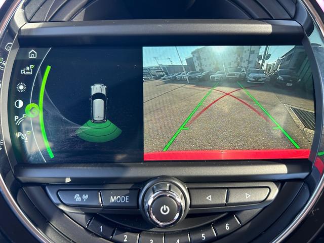 MINI クーパーD クロスオーバー オール4 衝突軽減ブレーキ アダプティブクルーズコントロール 純正ナビ バックカメラ クリアランスソナー オートマチックテールゲート フットトランクオープナー ETC 純正ルーフキャリアー シートヒーター(25枚目)
