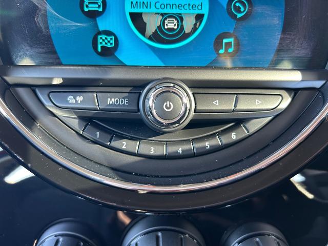 MINI クーパーD クロスオーバー オール4 衝突軽減ブレーキ アダプティブクルーズコントロール 純正ナビ バックカメラ クリアランスソナー オートマチックテールゲート フットトランクオープナー ETC 純正ルーフキャリアー シートヒーター(26枚目)