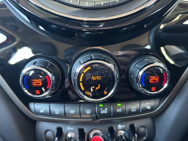 MINI クーパーD クロスオーバー オール4 衝突軽減ブレーキ アダプティブクルーズコントロール 純正ナビ バックカメラ クリアランスソナー オートマチックテールゲート フットトランクオープナー ETC 純正ルーフキャリアー シートヒーター(27枚目)