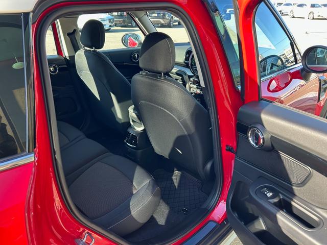 MINI クーパーD クロスオーバー オール4 衝突軽減ブレーキ アダプティブクルーズコントロール 純正ナビ バックカメラ クリアランスソナー オートマチックテールゲート フットトランクオープナー ETC 純正ルーフキャリアー シートヒーター(33枚目)