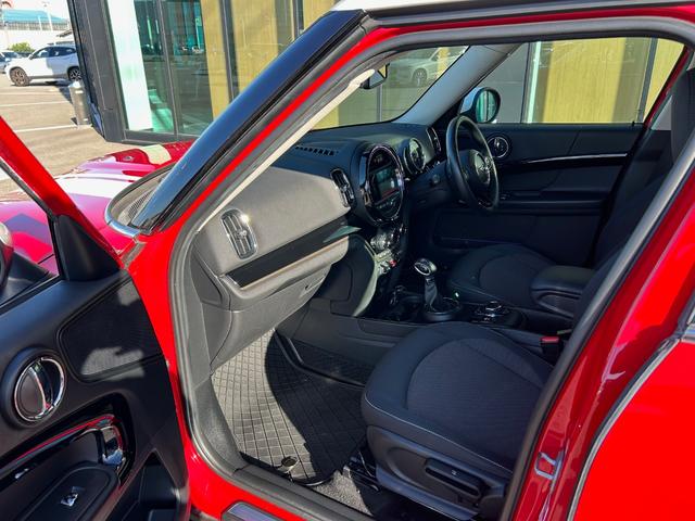 MINI クーパーD クロスオーバー オール4 衝突軽減ブレーキ アダプティブクルーズコントロール 純正ナビ バックカメラ クリアランスソナー オートマチックテールゲート フットトランクオープナー ETC 純正ルーフキャリアー シートヒーター(37枚目)