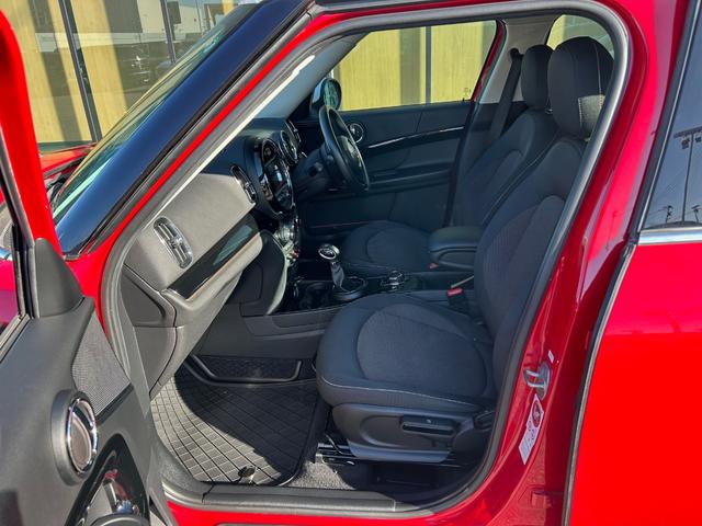 MINI クーパーD クロスオーバー オール4 衝突軽減ブレーキ アダプティブクルーズコントロール 純正ナビ バックカメラ クリアランスソナー オートマチックテールゲート フットトランクオープナー ETC 純正ルーフキャリアー シートヒーター(38枚目)