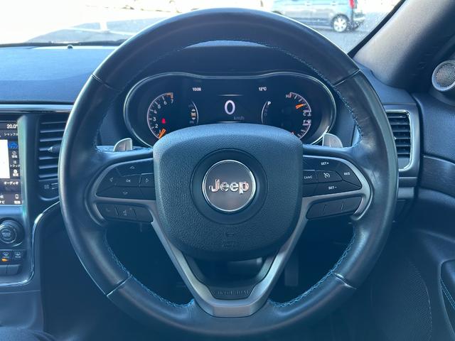 ジープ・グランドチェロキー アップランド 160台限定 黒革調シートカバー 純正ナビ AppleCarPlay バックカメラ フロントカメラ クリアランスソナー クルーズコントロール ヒルディセントコントロール フリップダウンモニター(10枚目)