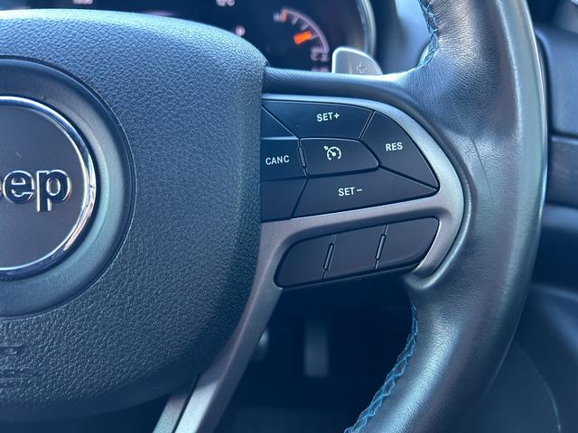 ジープ・グランドチェロキー アップランド 160台限定 黒革調シートカバー 純正ナビ AppleCarPlay バックカメラ フロントカメラ クリアランスソナー クルーズコントロール ヒルディセントコントロール フリップダウンモニター(13枚目)