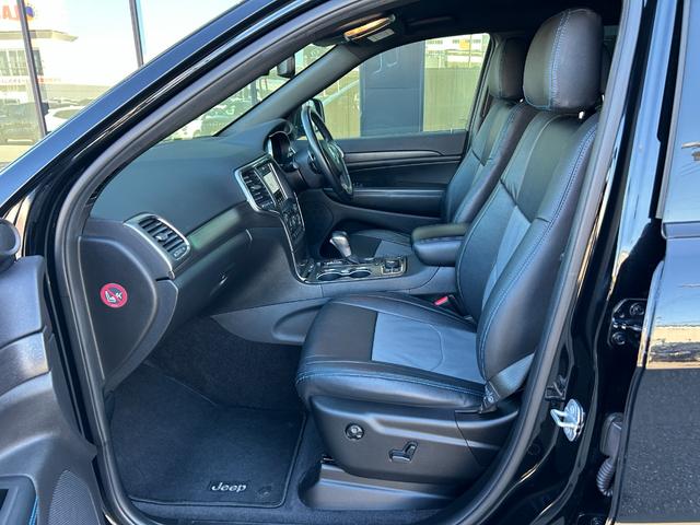 ジープ・グランドチェロキー アップランド 160台限定 黒革調シートカバー 純正ナビ AppleCarPlay バックカメラ フロントカメラ クリアランスソナー クルーズコントロール ヒルディセントコントロール フリップダウンモニター(40枚目)