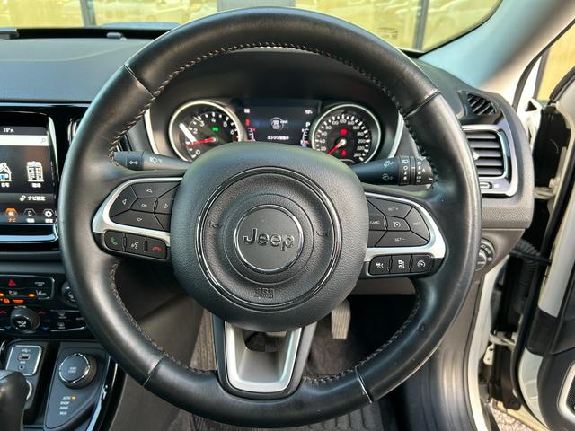 ジープ・コンパス リミテッド サンルーフ 黒革シート シートヒータ Beatsサウンド 衝突軽減B アダプティブクルーズコントロール ブラインドスポットモニター 純正ナビ AppleCarPlay バックカメラ クリアランスソナー(10枚目)