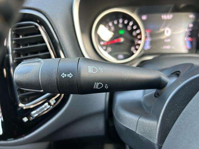 ジープ・コンパス リミテッド サンルーフ 黒革シート シートヒータ Beatsサウンド 衝突軽減B アダプティブクルーズコントロール ブラインドスポットモニター 純正ナビ AppleCarPlay バックカメラ クリアランスソナー(14枚目)