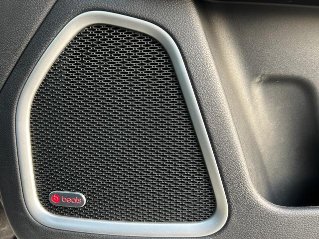 ジープ・コンパス リミテッド サンルーフ 黒革シート シートヒータ Beatsサウンド 衝突軽減B アダプティブクルーズコントロール ブラインドスポットモニター 純正ナビ AppleCarPlay バックカメラ クリアランスソナー(19枚目)