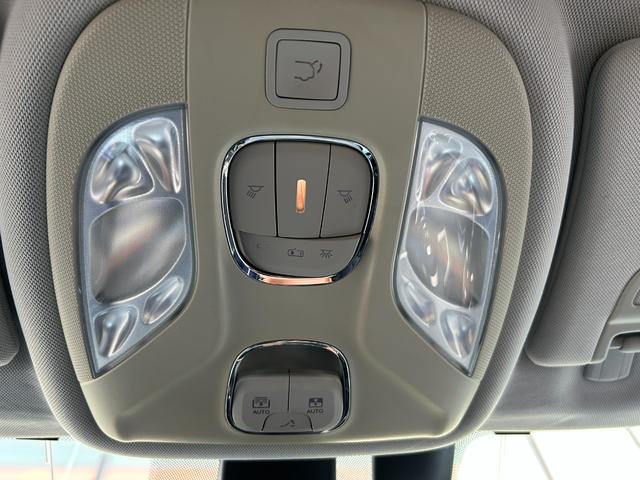 ジープ・コンパス リミテッド サンルーフ 黒革シート シートヒータ Beatsサウンド 衝突軽減B アダプティブクルーズコントロール ブラインドスポットモニター 純正ナビ AppleCarPlay バックカメラ クリアランスソナー(20枚目)