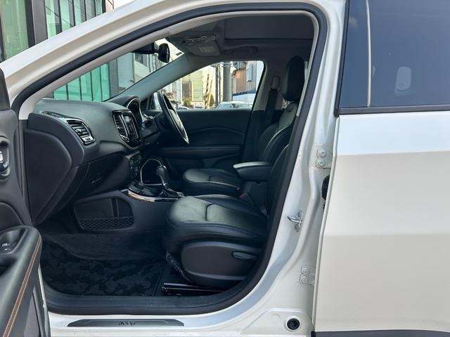 ジープ・コンパス リミテッド サンルーフ 黒革シート シートヒータ Beatsサウンド 衝突軽減B アダプティブクルーズコントロール ブラインドスポットモニター 純正ナビ AppleCarPlay バックカメラ クリアランスソナー(37枚目)