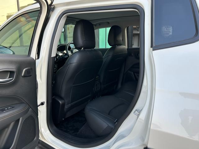 ジープ・コンパス リミテッド サンルーフ 黒革シート シートヒータ Beatsサウンド 衝突軽減B アダプティブクルーズコントロール ブラインドスポットモニター 純正ナビ AppleCarPlay バックカメラ クリアランスソナー(40枚目)