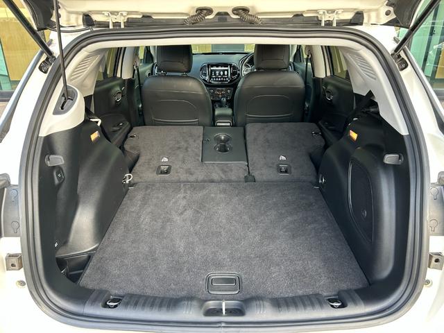 ジープ・コンパス リミテッド サンルーフ 黒革シート シートヒータ Beatsサウンド 衝突軽減B アダプティブクルーズコントロール ブラインドスポットモニター 純正ナビ AppleCarPlay バックカメラ クリアランスソナー(45枚目)