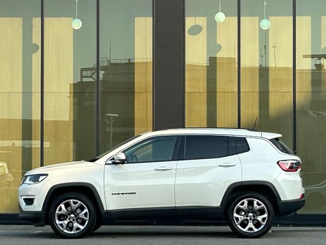 ジープ・コンパス リミテッド サンルーフ 黒革シート シートヒータ Beatsサウンド 衝突軽減B アダプティブクルーズコントロール ブラインドスポットモニター 純正ナビ AppleCarPlay バックカメラ クリアランスソナー(51枚目)