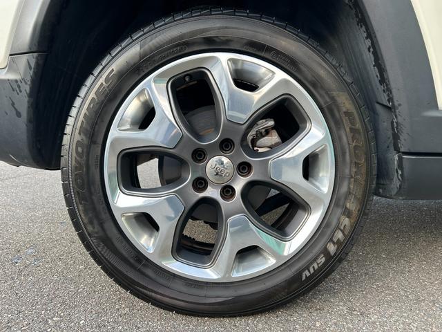 ジープ・コンパス リミテッド サンルーフ 黒革シート シートヒータ Beatsサウンド 衝突軽減B アダプティブクルーズコントロール ブラインドスポットモニター 純正ナビ AppleCarPlay バックカメラ クリアランスソナー(57枚目)